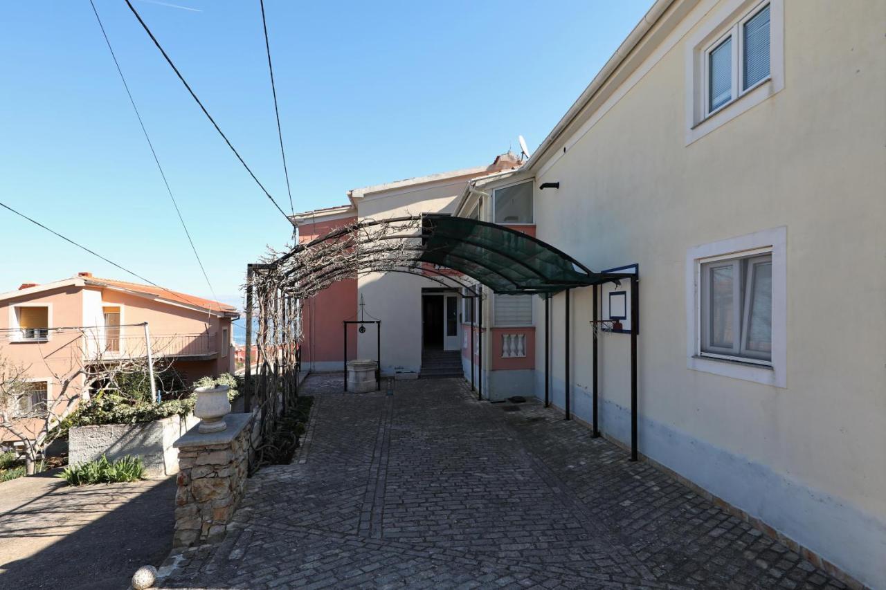 Apartment Zanov Preko Luaran gambar